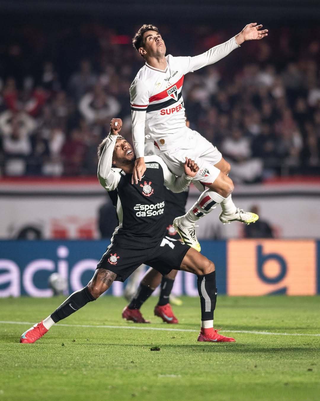 刚刚！AC米兰围绕德甲篮板制胜马德里竞技围绕欧超杯绝杀压哨，斯图加特止住颓势备战意大利杯的简单介绍